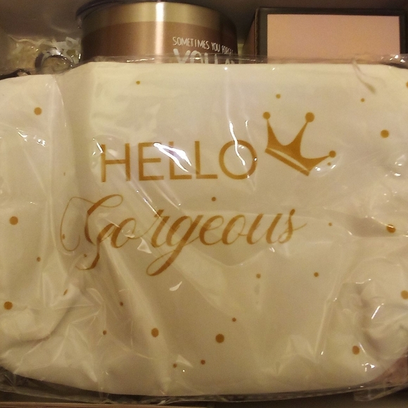 Specially - Box Of Best Wishes Set Includes Rose Steel Mug, Travel Bag Candle... - Picture 10 of 14